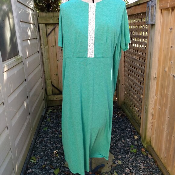Handmade Green T-Shirt Dress Size Medium Mennonite Cape Prairie - Picture 2 of 12